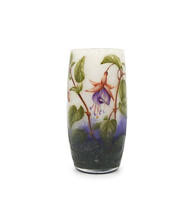 Daum, Nancy: A ’Fuschia’ cameo vase